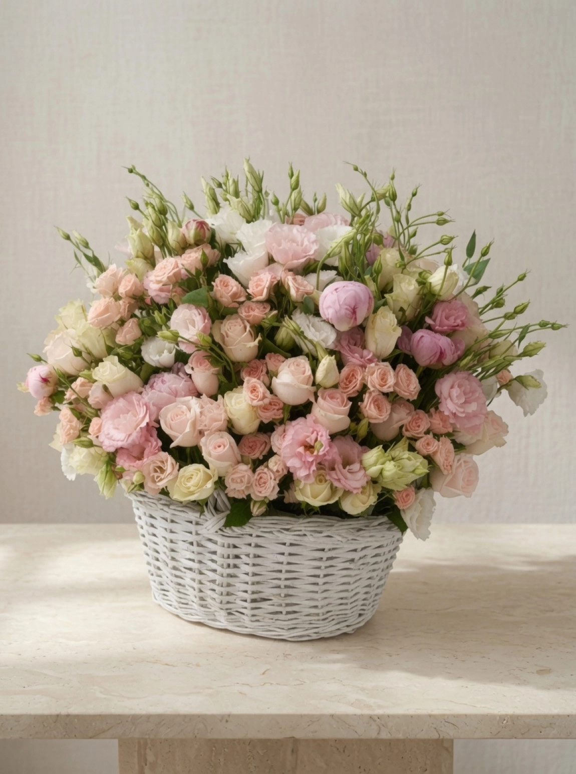 Gül Peony Lisianthus Sepet Premium Aranjman